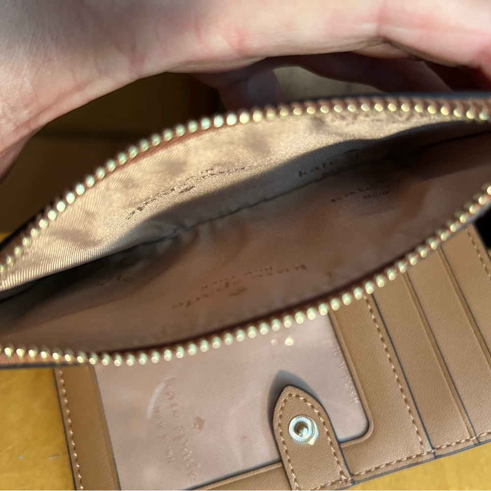 Kate Spade Small Slim bifold Leila Wallet in Pebbled Leather - Picture 4 of 8